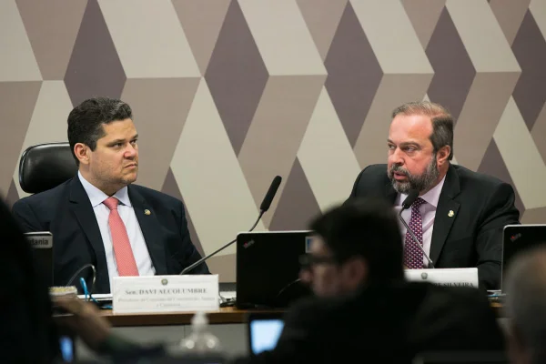 CCJ vota PEC da Transição
