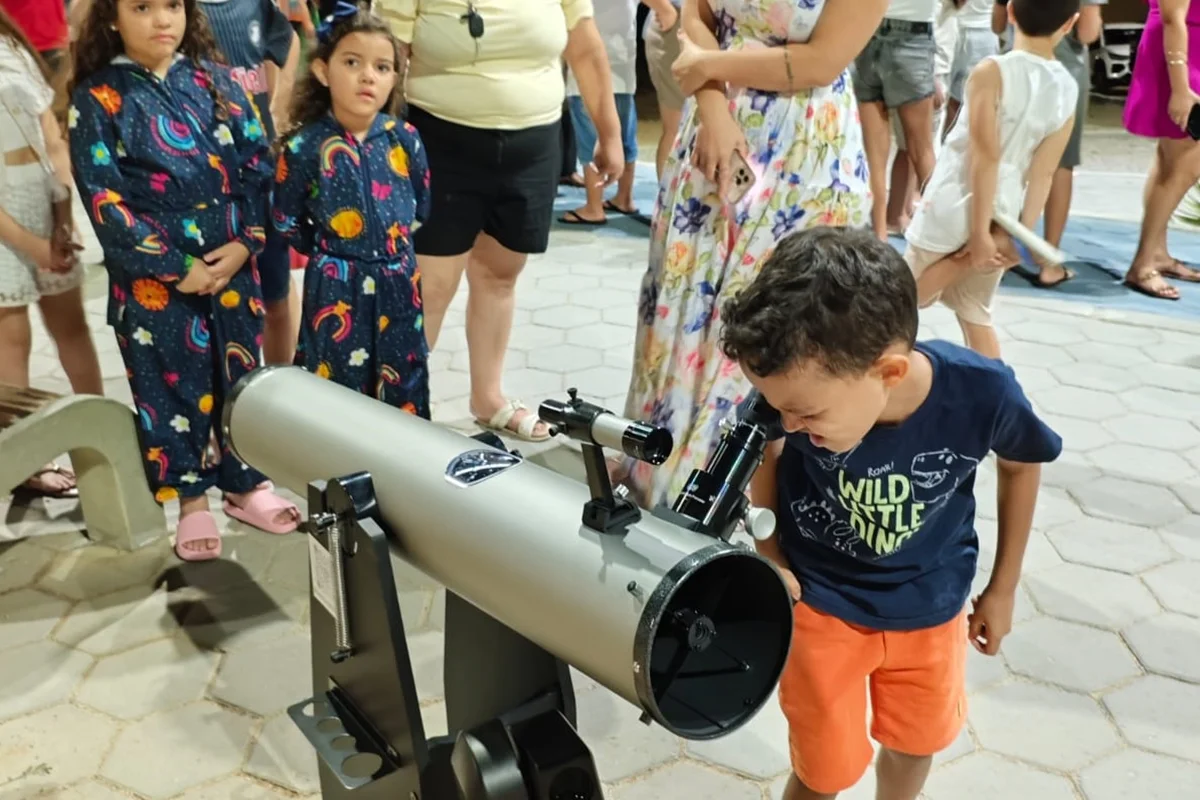 Mais de 5 mil pessoas já observaram o céu por meio dos telescópios Mais de 5 mil pessoas já observaram o céu por meio dos telescópios