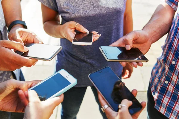 Como influencers devem se posicionar sobre política?