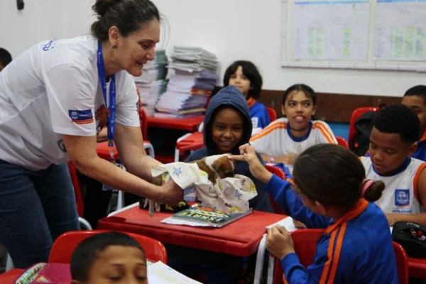 Nova Iguaçu torna proteção animal obrigatória nas escolas municipais