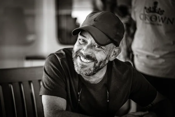 Imagem em preto e branco de Adriano Goldman - Metrópoles