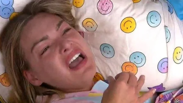 Bárbara chorando no BBB22