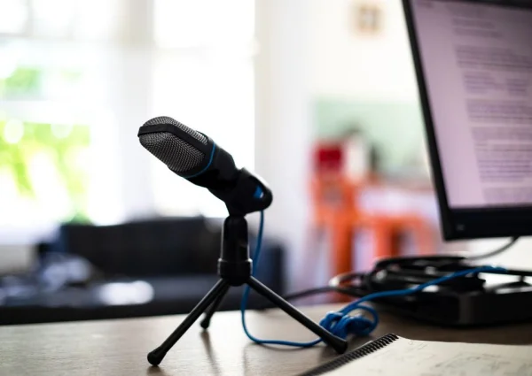 Microfone para podcast -- Metrópoles
