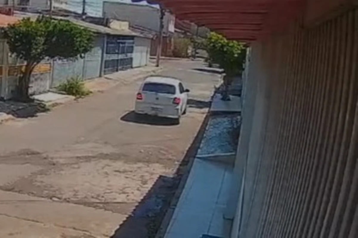 Momento em que o carro estaciona em Samambaia Momento em que o carro estaciona em Samambaia