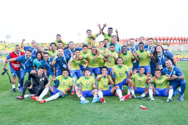 Imagem colorida de seleção brasileira sub-17 - Metrópoles