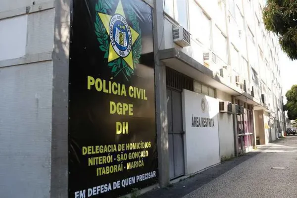 Homem foi encaminhado para a Divisão de Homicídios (DHNISG)