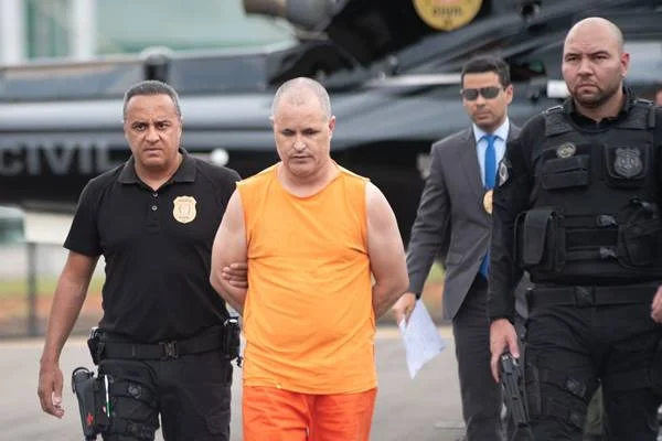 Equipes do Decor e da Divisão de Proteção e Segurança Institucional— DPSI da PCDF acompanham a chegada ao Complexo da PCDF do principal investigado da Operação Falso Profeta, preso no Estado do Tocantins chega escoltado pela equipe da Divisão de Operações Aéreas (DOA), com desembarque no heliponto do prédio da Delegacia-Geral da Polícia Civil do DF.