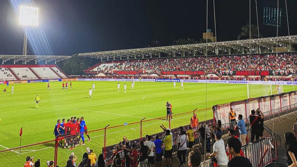 Torcedor autista é impedido de entrar em estádio por usar short com cor de rival