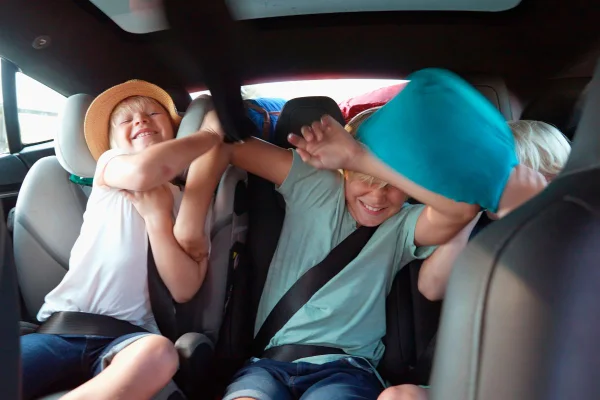 Pai provoca debate ao listar motivos para não viajar com os filhos
