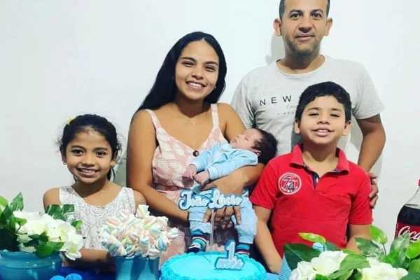 Imagem colorida de família