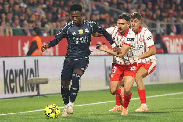 Vini Jr. provoca torcida do Girona em empate do Real Madrid