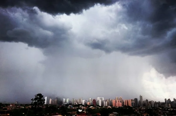 Com chegada da chuva, racionamento é suspenso em duas cidades do DF