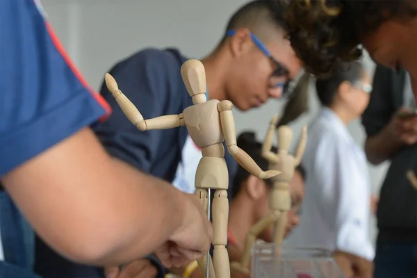 Entenda como o novo ensino médio amplia chances de emprego para jovens