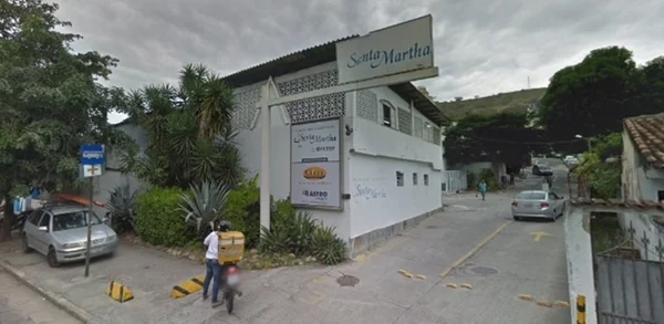 Paciente atingida por bala perdida dentro de hospital continua no CTI