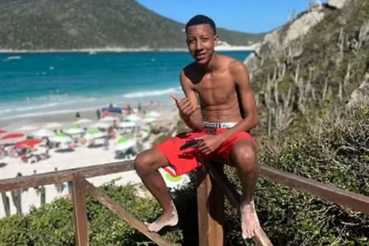 Jovem de 17 anos visitava a praia pela primeira vez Jovem de 17 anos visitava a praia pela primeira vez