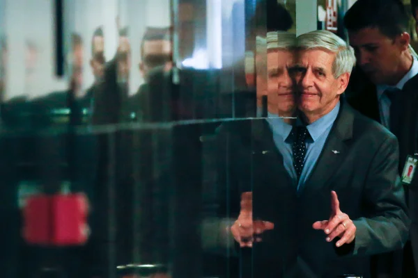 General Heleno minimiza ofensiva do governo contra TSE: “Tranquilo”