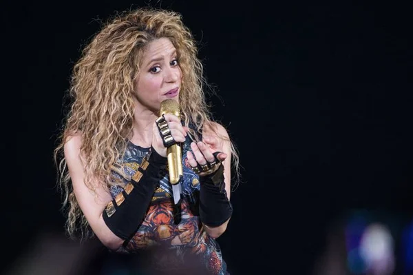 Shakira lamenta morte de ex-sogro e ex-presidente argentino De La Rúa