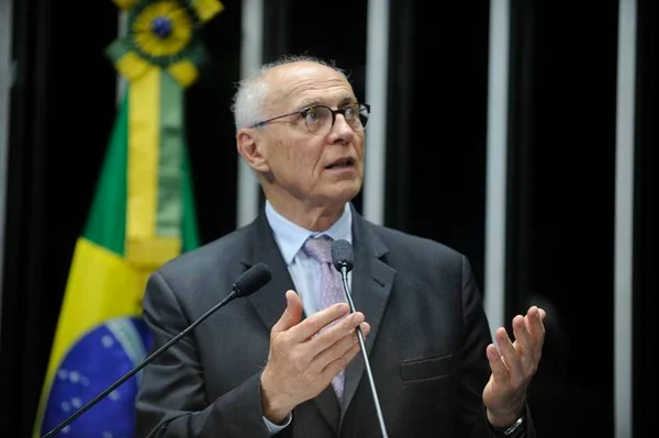 Suplicy diz que escreveu a Bolsonaro defendendo ida de Lula a velório