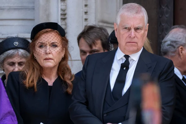 O ex-príncipe Andrew e Sarah Ferguson - da Casa York