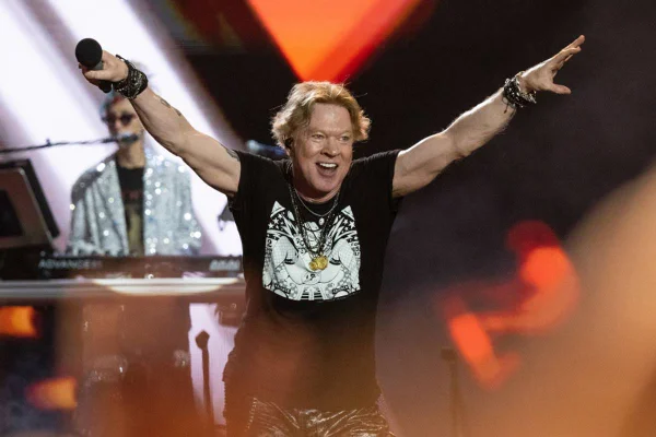 Axl Rose pede que caso de agressão sexual seja arquivado