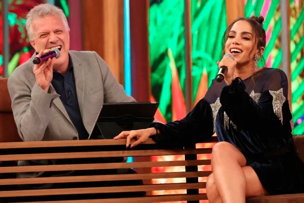 Anitta diz sofrer preconceito por rebolar e fazer plásticas