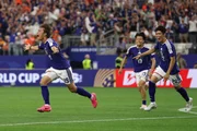 Aos 43 minutos, o Japão buscou o empate novamente, com o meio-campista Kamada Aos 43 minutos, o Japão buscou o empate novamente, com o meio-campista Kamada