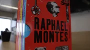 Quando tinha cerca de 12 anos, ele leu E Não Sobrou Nenhum, da Agatha Christie e, daí, veio a vontade de começar a escrever