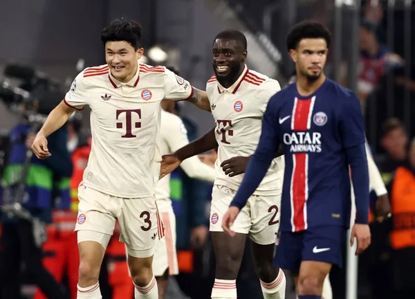 Imagem colorida do jogo entre Bayern de Munique e PSG - Metrópoles