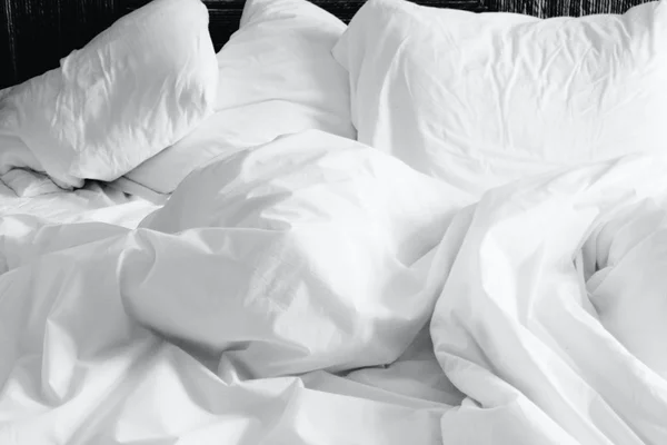 Aprenda a manter roupas de cama, mesa e banho brancas por muito mais tempo