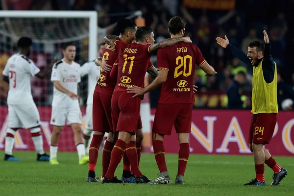 Roma bate Milan, assume 5º lugar e amplia crise de rival