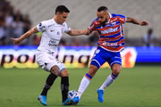 Matías Rojas com a camisa do Corinthians em jogo diante do Fortaleza
