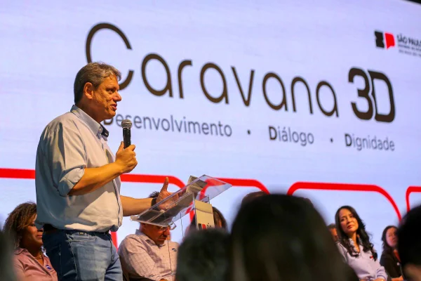 Imagem colorida do governador de São Paulo, Tarcísio de Freitas (Republicanos), em agenda em Sorocaba
