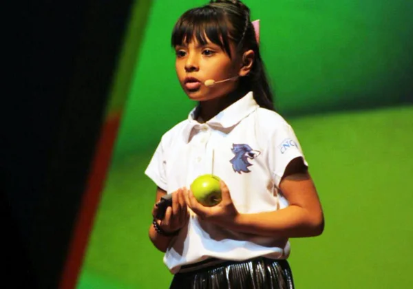 Menina autista que sofria bullying tem QI superior ao de Einstein