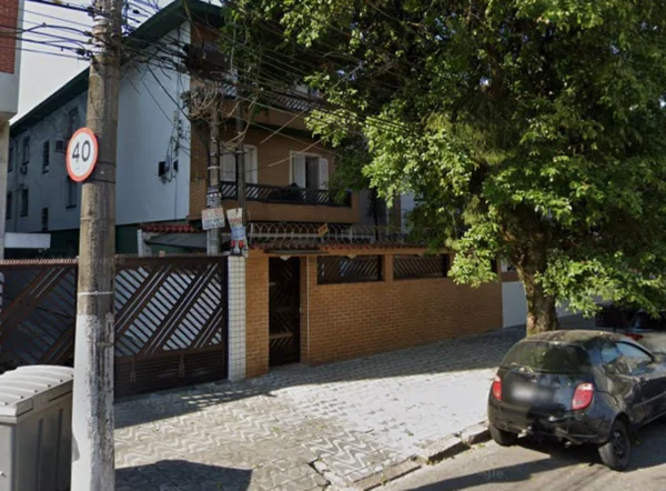 Apartamento em que morava o casal achado morto