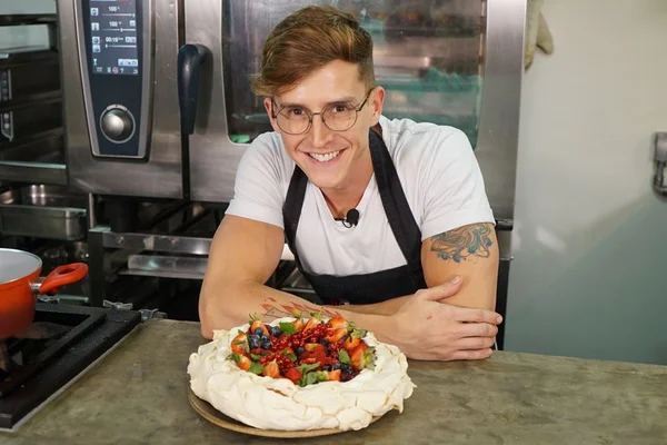 Cozinha de Solteiro: prepare a fácil, saborosa e colorida Pavlova