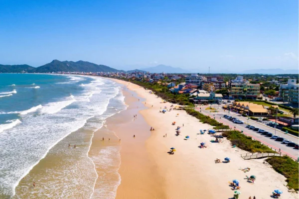 A cidade de Bombinhas, localizada no litoral Norte de Santa Catarina, também elevou a tarifa