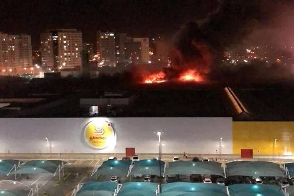 Incêndio atinge Shopping Jardins, em Aracaju. Veja vídeos