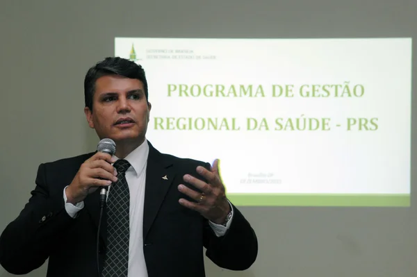 Secretaria de Saúde planeja descentralizar gestão de unidades de saúde em 2016
