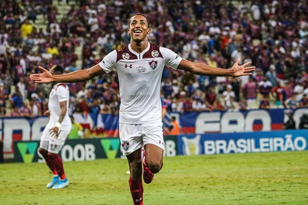 Fluminense bate Fortaleza e respira na luta contra rebaixamento