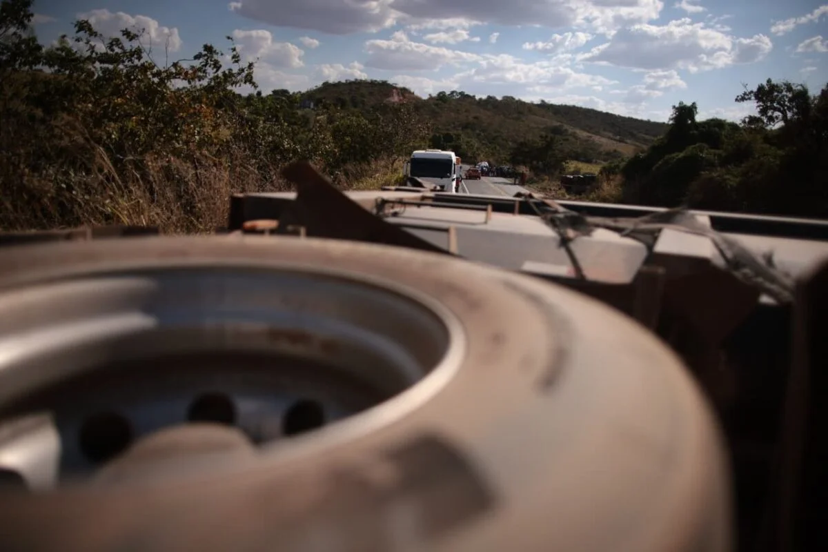 O ônibus da empresa do Grupo Guanabara operava na rota Taguatinga x Uberlândia e transportava 45 adultos e três crianças O ônibus da empresa do Grupo Guanabara operava na rota Taguatinga x Uberlândia e transportava 45 adultos e três crianças