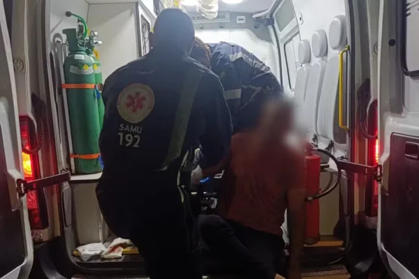 Imagem colorida, Homem é linchado por moradores após cometer abuso sexual contra égua - Metrópoles