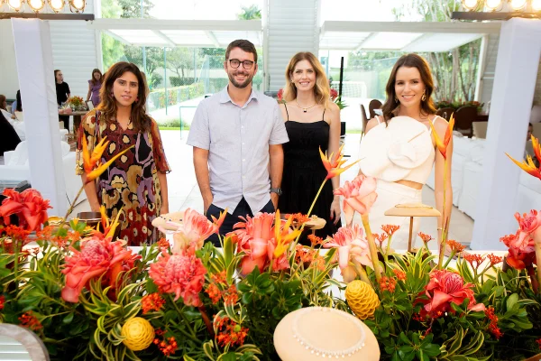 Trio de amigas realiza almoço para prestigiar nova coleção da Sauer