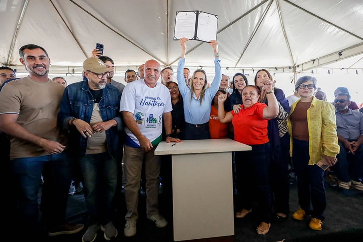 Celina avança com entrega de 400 lotes do Morar Bem para famílias do DF - imagem 4 Celina avança com entrega de 400 lotes do Morar Bem para famílias do DF - imagem 4
