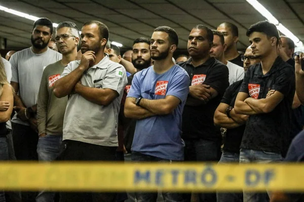 Metrô-DF e sindicato não entram em acordo e greve continua