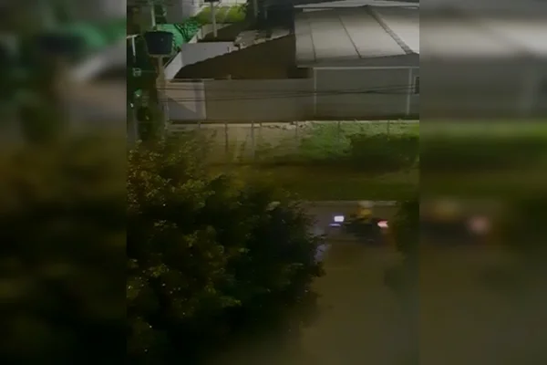 Quem consegue dormir? Vídeo mostra motoboy acionando sirene de madrugada no DF