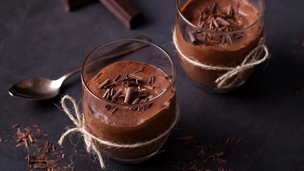 Manjar de chocolate vegano cremoso para as festas de fim de ano