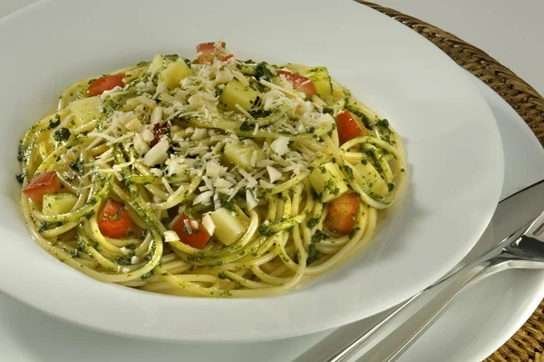 espaguete ao pesto