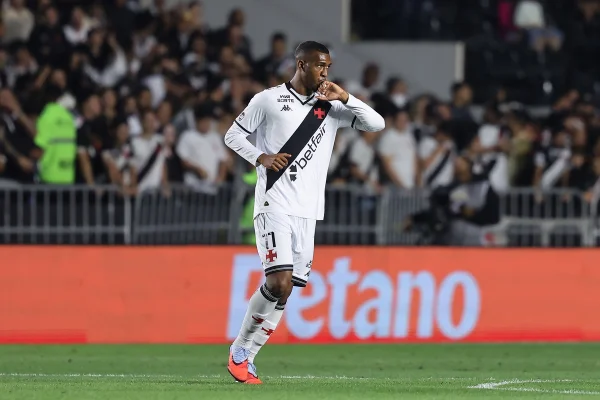 Rayan comemorando gol pelo Vasco - Vasco x Cruzeiro - Campeonato Brasileiro