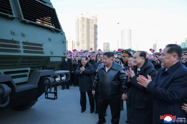 Imagem colorida mostra Kim Jong-un - Metrópoles