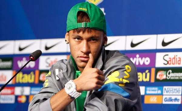Com presença em mais de 100 países, jogadores brasileiros dominam o futebol